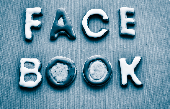Facebook позволява последващо редактиране на статуси
