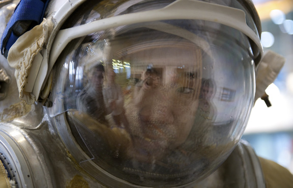 Космонавт трябва да се смали, за да се върне на Земята