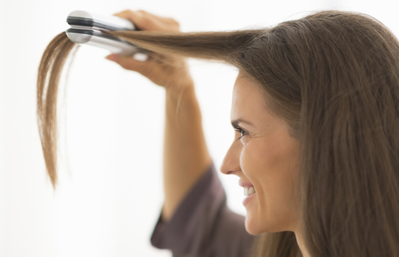 4 проблема, с които се сблъскват момичетата, изправящи косите си
