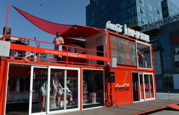 Coca-Cola Pop-Up Store събира феновете на марката в три града у нас