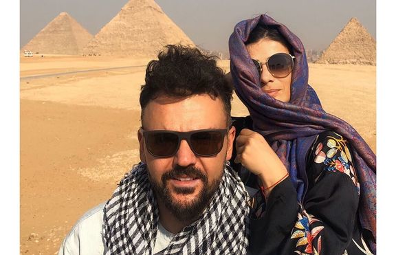Графа заведе жена си в Египет
