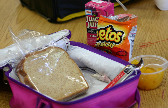 Забраняват пакетирания у дома обяд в британските училища