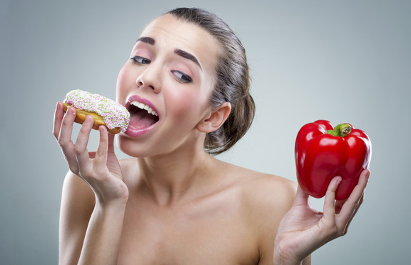 Защо продължаваш да се тъпчеш с нездравословни и висококалорични храни?