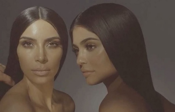 Кайли Дженър и Ким Кардашян с гримове за Kylie Cosmetics