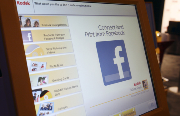 Facebook е виновен за натрупването на излишни килограми