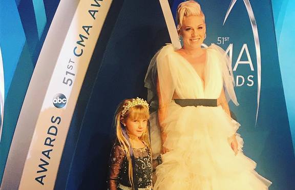Пинк и дъщеря й – истински принцеси