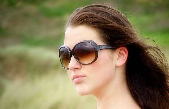 Слънчевите очила - необходим аксесоар през зимата