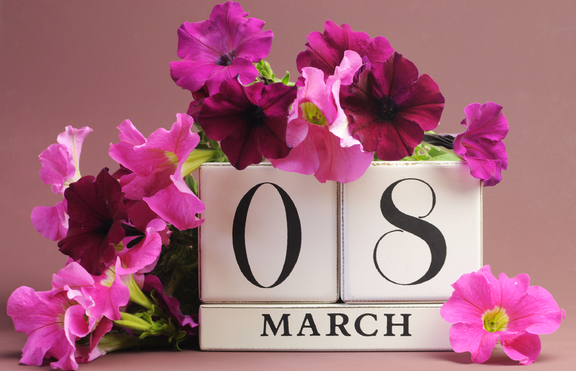 Какво искат жените като подарък за 8-ми март?