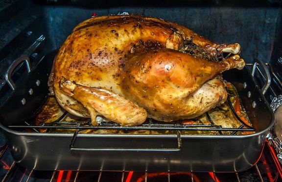 Печена пуйка за празниците: полезна и вкусна
