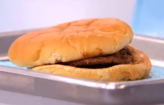 Хамбургер на 14 години изглежда като купен вчера (+видео)