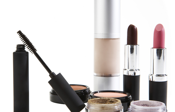Кои козметични продукти могат да ти навредят, вместо да ти помогнат