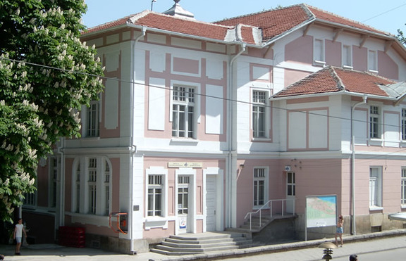 Първото българско читалище е основано на 30 януари 1856 година в Свищов
